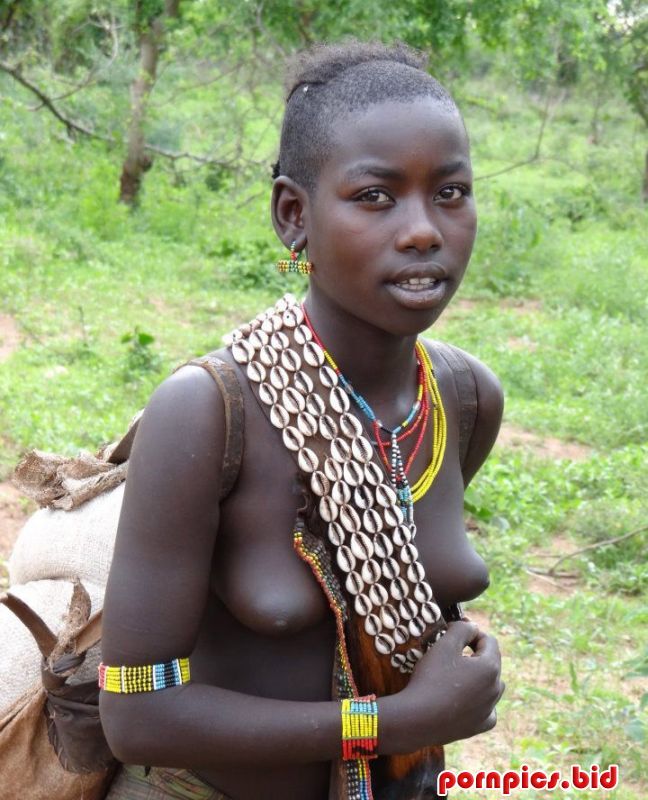 девушка туземка из Кении