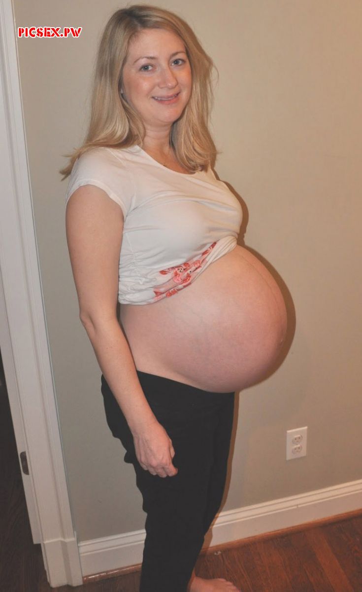 home selfie pregnant mom