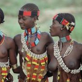 совсем молоденькие девчонки племени африки